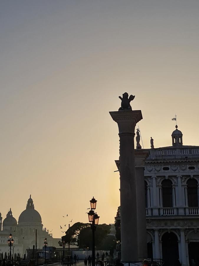 Friendly Venice Suites Eksteriør billede