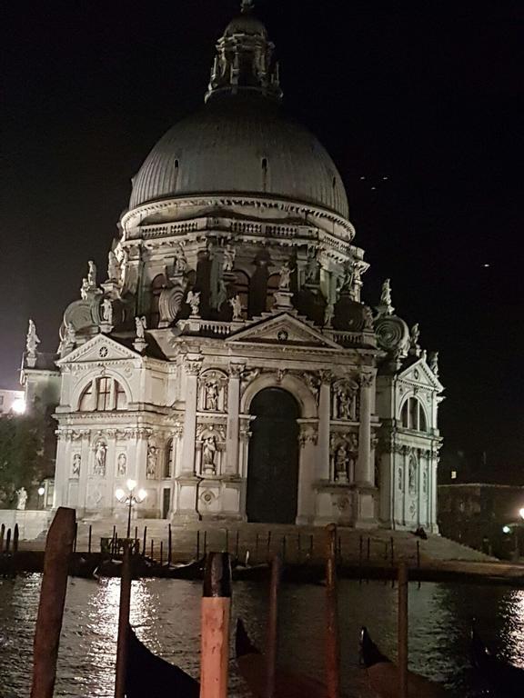 Friendly Venice Suites Eksteriør billede